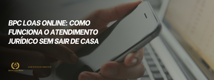 Pessoa utilizando o celular para solicitar o BPC LOAS online, representando atendimento jurídico remoto.